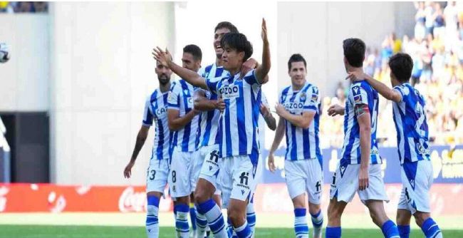 上半场比赛结束，曼城1-0暂时领先利物浦。